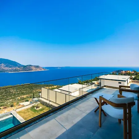 Deniz Manzarali Genis Tatil Villasi Vila *