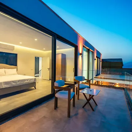 Vila Deniz Manzarali Genis Tatil Villasi