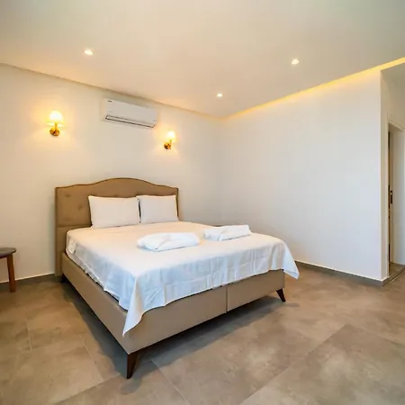 Deniz Manzarali Genis Tatil Villasi Villa Kas
