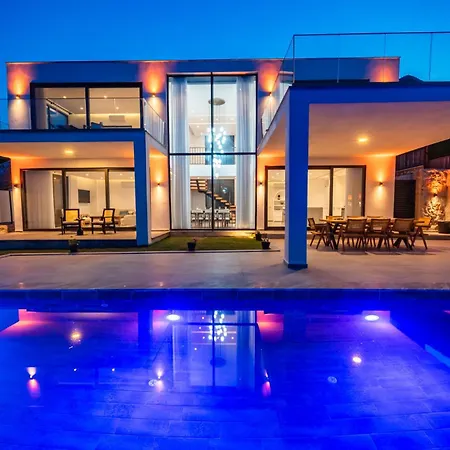 Villa Deniz Manzarali Genis Tatil Villasi *