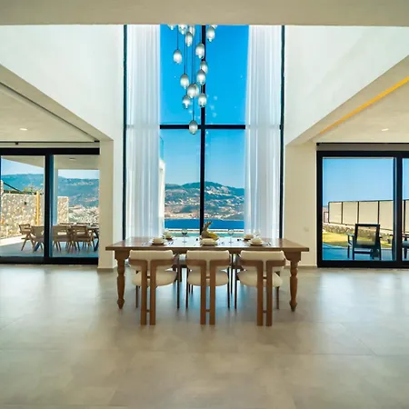 Deniz Manzarali Genis Tatil Villasi Kas