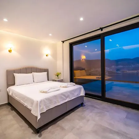 Deniz Manzarali Genis Tatil Villasi * Kas