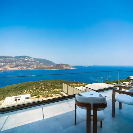 Deniz Manzarali Genis Tatil Villasi