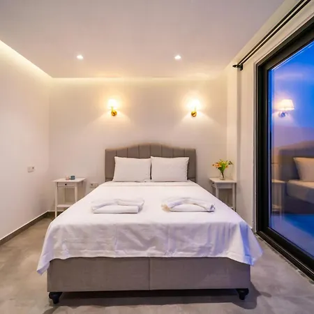 Villa Deniz Manzarali Genis Tatil Villasi *