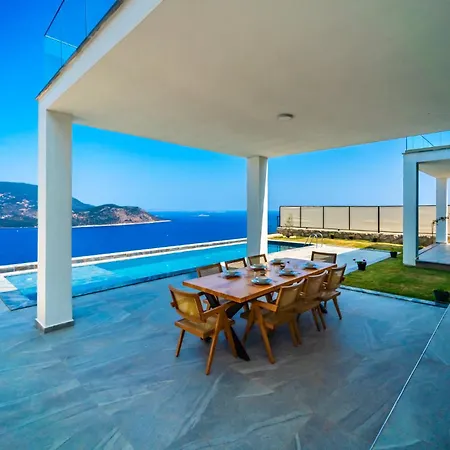 Deniz Manzarali Genis Tatil Villasi Villa *