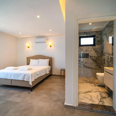 Deniz Manzarali Genis Tatil Villasi Villa Kas