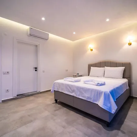 Deniz Manzarali Genis Tatil Villasi Villa Kas