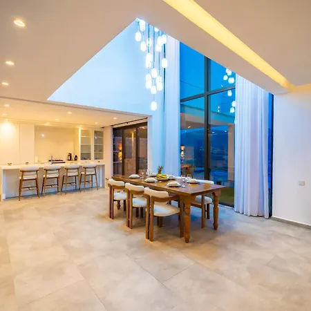 Deniz Manzarali Genis Tatil Villasi *