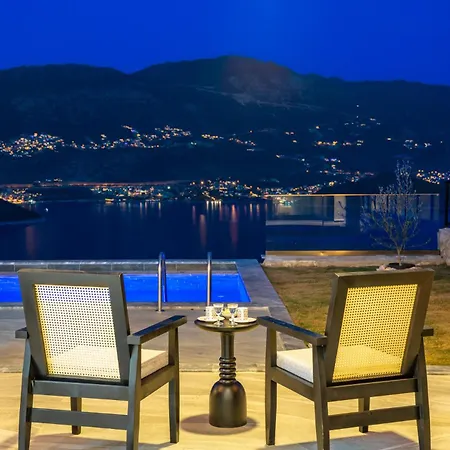 Deniz Manzarali Genis Tatil Villasi Kas