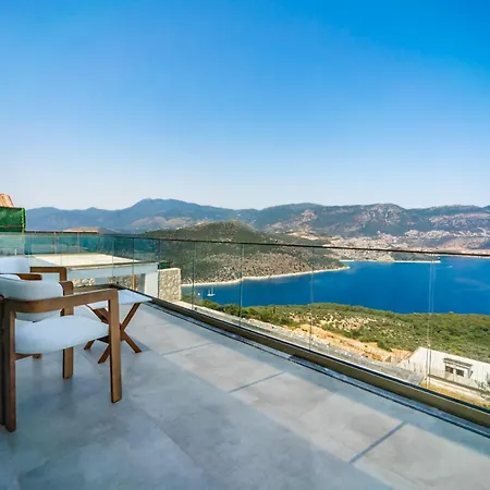 Deniz Manzarali Genis Tatil Villasi Kas