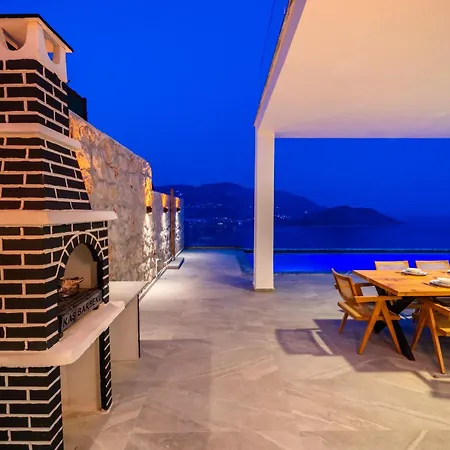 Deniz Manzarali Genis Tatil Villasi ヴィラ カシュ