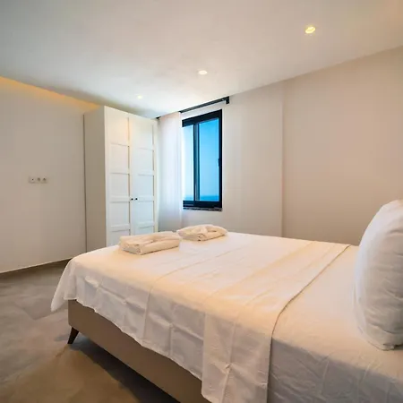 Deniz Manzarali Genis Tatil Villasi Kas