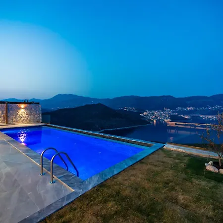 Deniz Manzarali Genis Tatil Villasi * Kas
