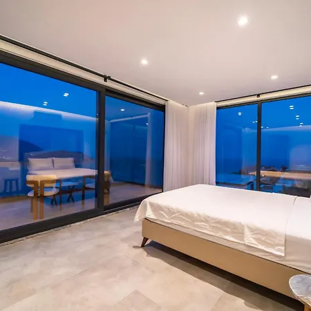 Deniz Manzarali Genis Tatil Villasi ヴィラ *