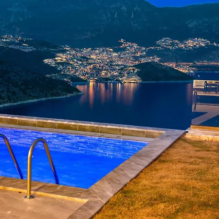 Deniz Manzarali Genis Tatil Villasi Kas
