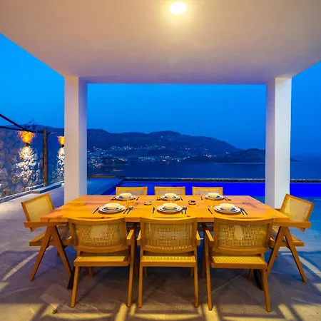 Deniz Manzarali Genis Tatil Villasi * Kas
