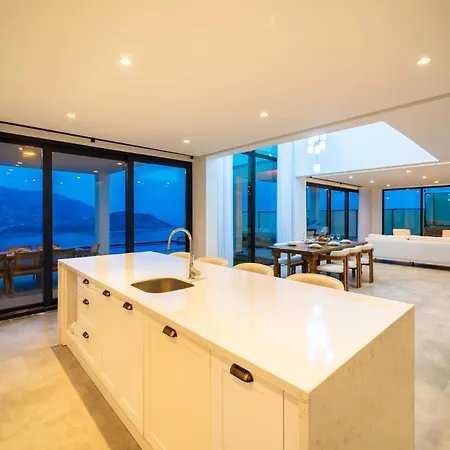 Deniz Manzarali Genis Tatil Villasi Villa Kas