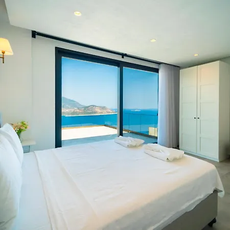 Deniz Manzarali Genis Tatil Villasi * Kas