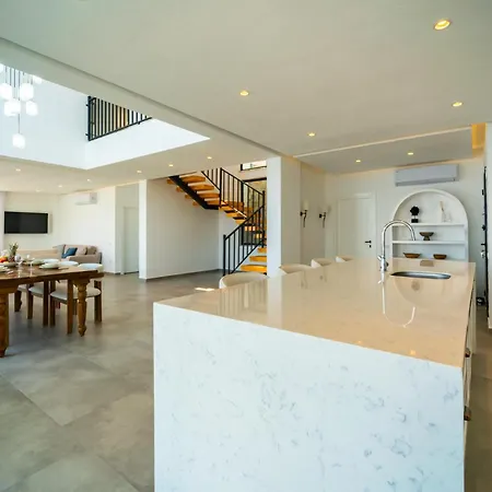 Deniz Manzarali Genis Tatil Villasi Villa *