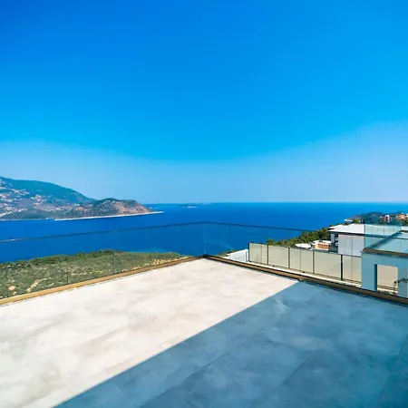Deniz Manzarali Genis Tatil Villasi カシュ
