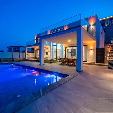 Deniz Manzarali Genis Tatil Villasi * Kas