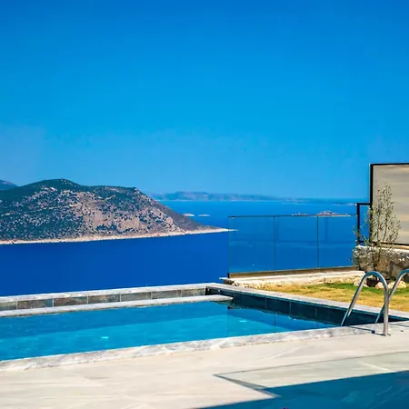 Deniz Manzarali Genis Tatil Villasi ヴィラ *