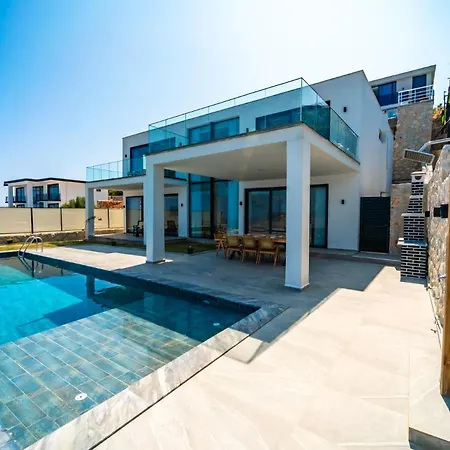 Villa Deniz Manzarali Genis Tatil Villasi