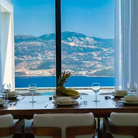 Deniz Manzarali Genis Tatil Villasi ヴィラ *