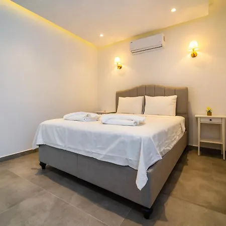 Deniz Manzarali Genis Tatil Villasi 카스