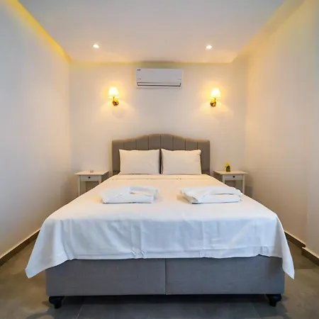 Deniz Manzarali Genis Tatil Villasi 빌라