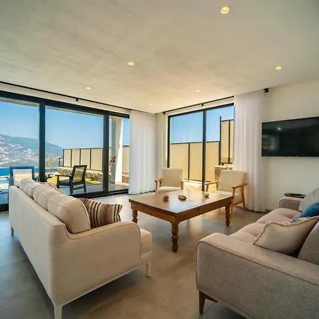 Deniz Manzarali Genis Tatil Villasi 빌라