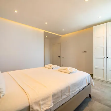 빌라 Deniz Manzarali Genis Tatil Villasi *